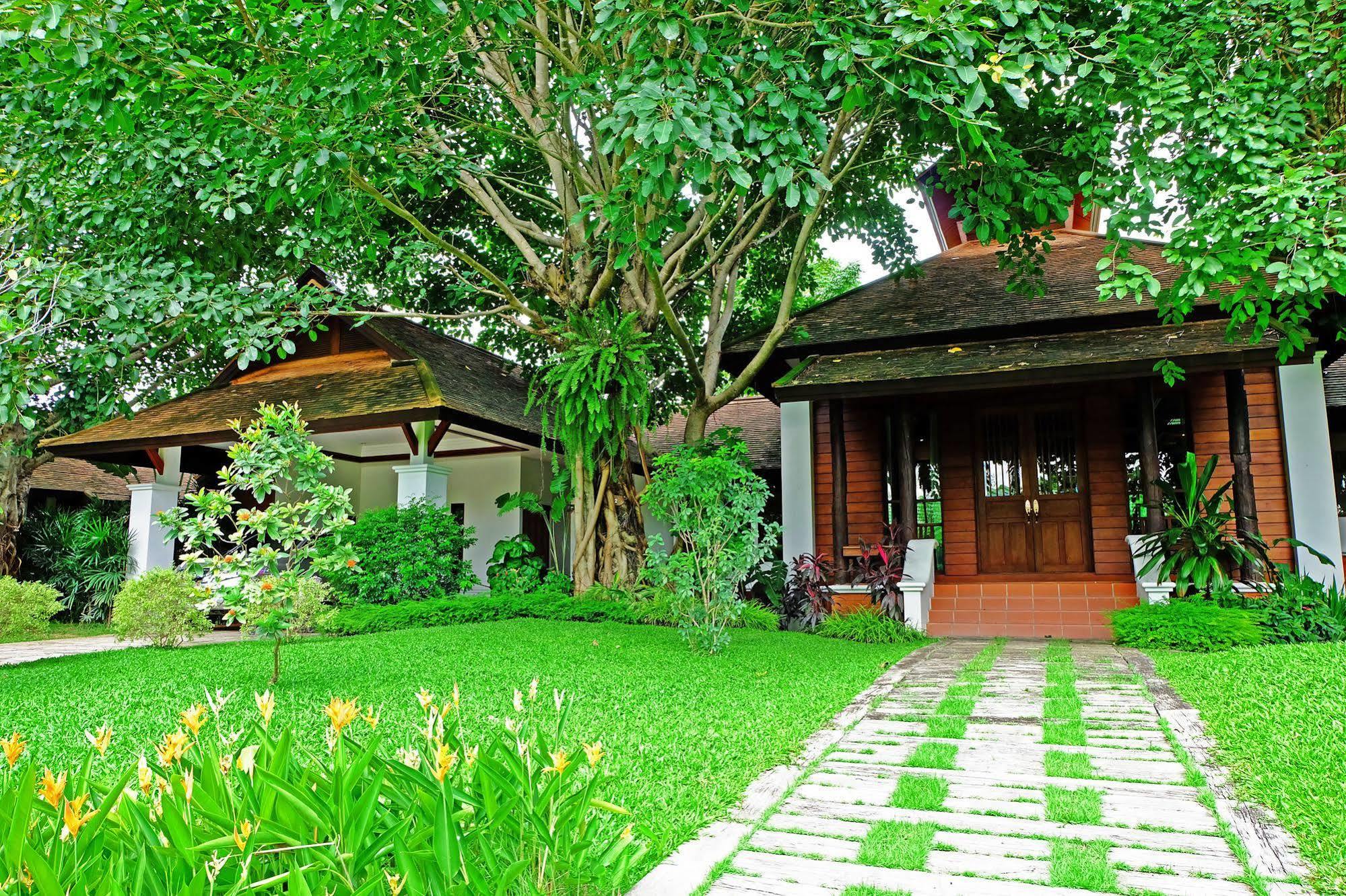 Khum Nakorn Villa Saraphi Exteriér fotografie